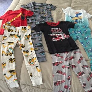 7 pairs 3T short sleeve/pants pajamas